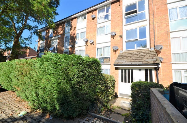 1 Bedroom Flat in Radlett Close, Forest Gate, E7 Main Photo