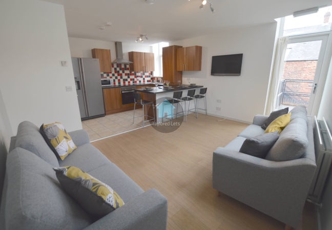 1 Bedroom in a Student Property Available to Rent Main Photo