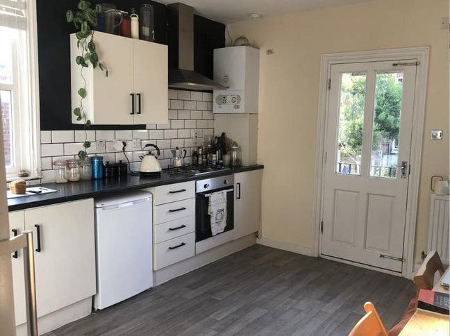 Double Room in beautiful Clapton flat with garden  Main Photo