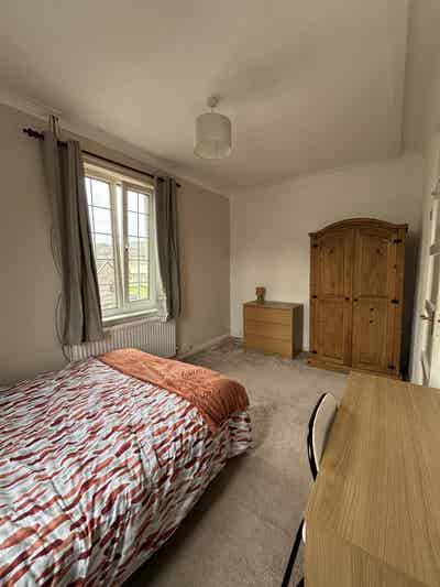 Large Double Room Main Photo