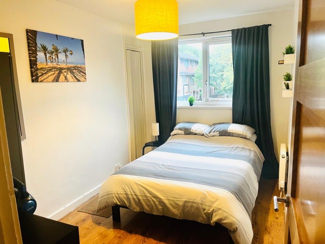 Double Room 1 Min walk- Queens Rd Peck Station Main Photo