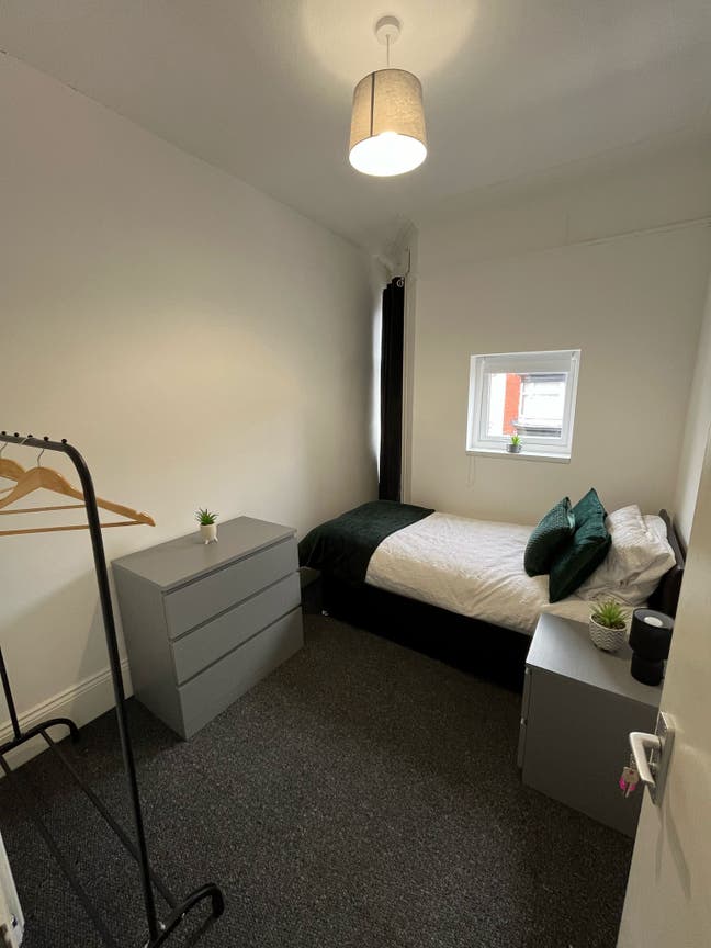 Single Furnished Room - Bills Inc Main Photo