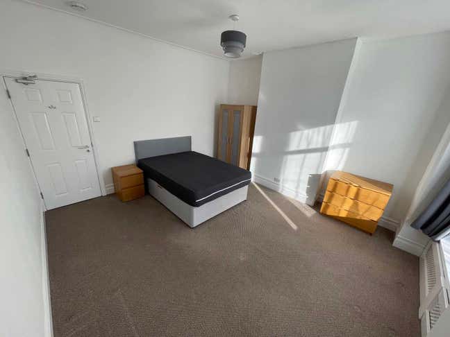 HUGE Large Double Room! Professional House Main Photo