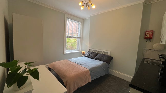 *Double Bedroom* Parkstone Town *Own Kitchenette*  Main Photo