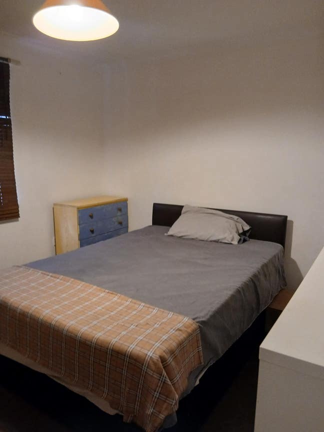 Large double bedroom in a quiet and clean flat  Main Photo
