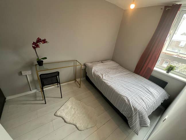 ✨ Cozy Small Double Room Poplar, Zone 2 ✨ Main Photo