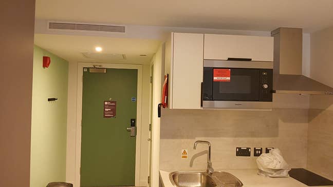 Gold studio. Private bathroom. Private kitchen  Main Photo