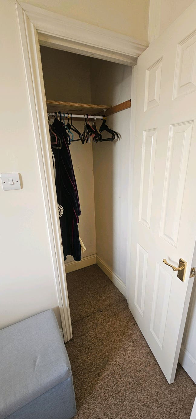 Room to rent .. Main Photo