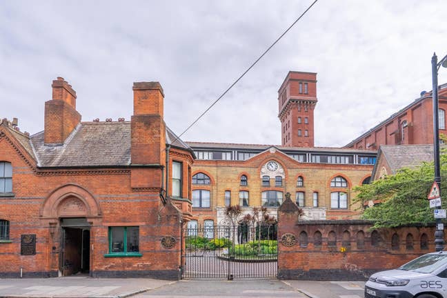 One bedroom flat in an exclusive Bow Quarter devel Main Photo
