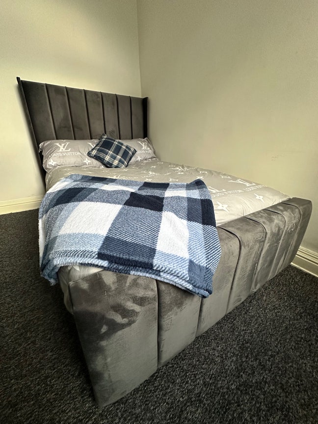 Double Room in BD7 Great Location Free Sky TV! Main Photo