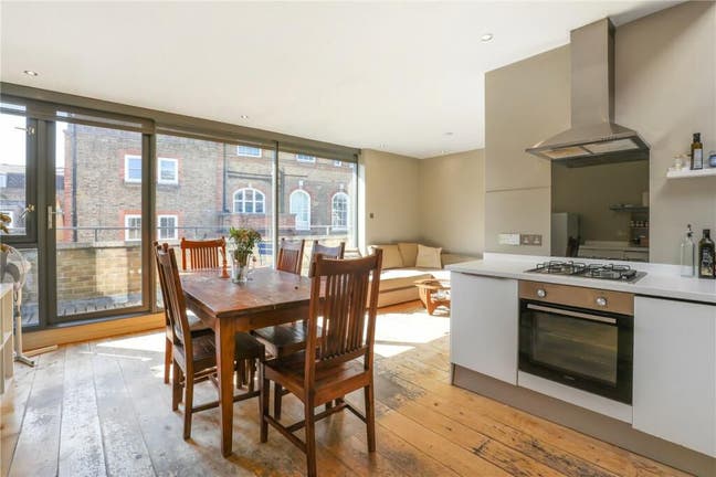 Spacious flat in Stoke Newington Main Photo