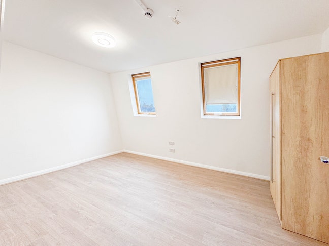 !Undergoing refurbishment! 5 bedroom flat in NW5 Main Photo