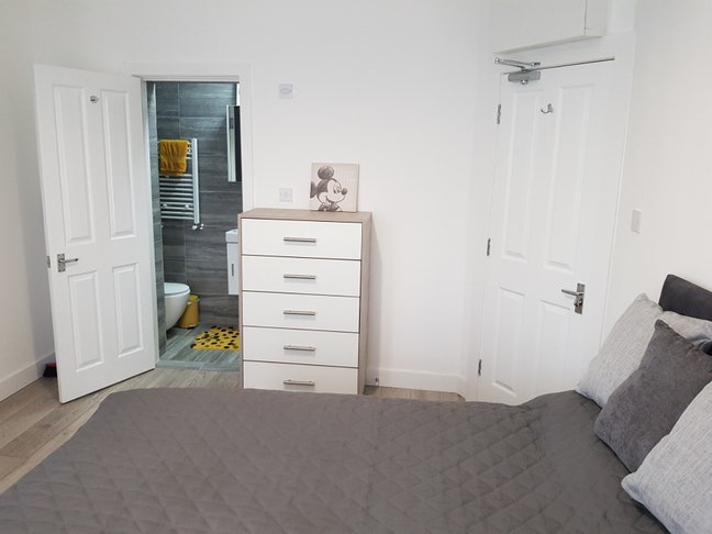 Dble En Suite close to Norbiton Station & Hospital Main Photo