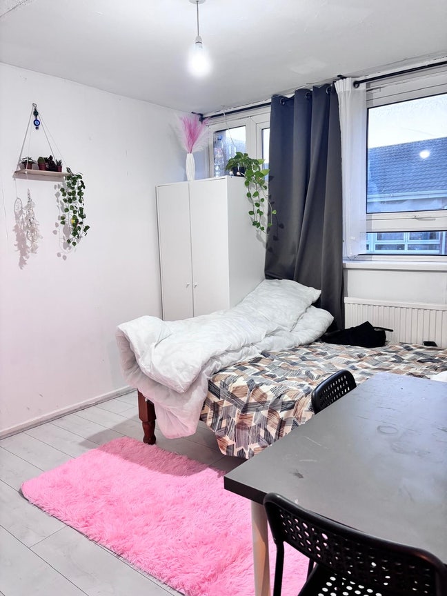 Double Bedroom Available in Langdon Park  Main Photo