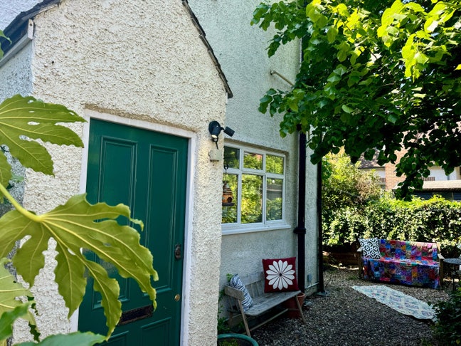 Short Let Cottage in Wimbledon  Main Photo