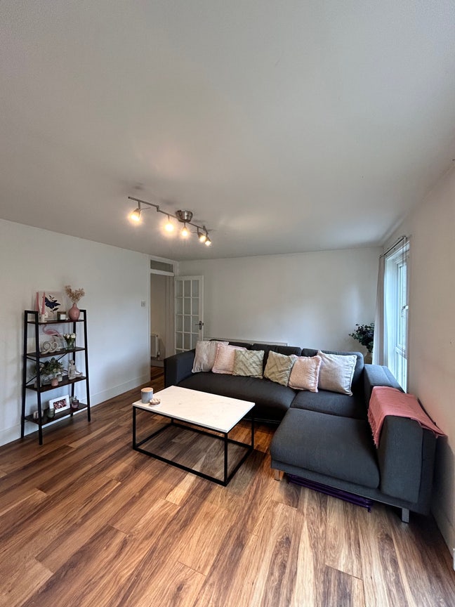 Small double room in a homely Clapham South house Main Photo