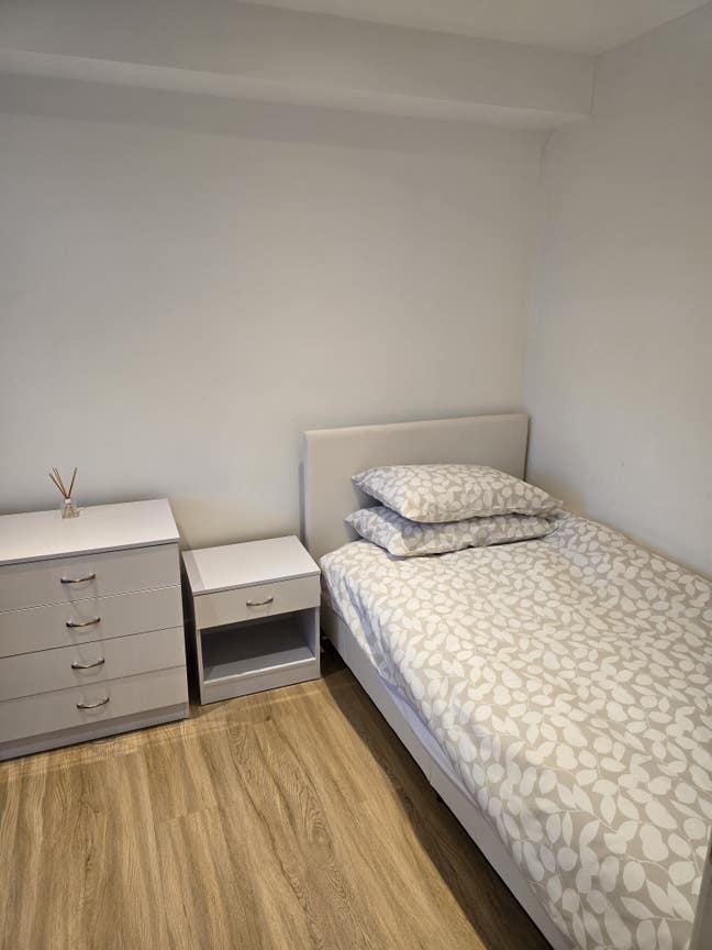 Single Room I Stratford I Close to Station Main Photo