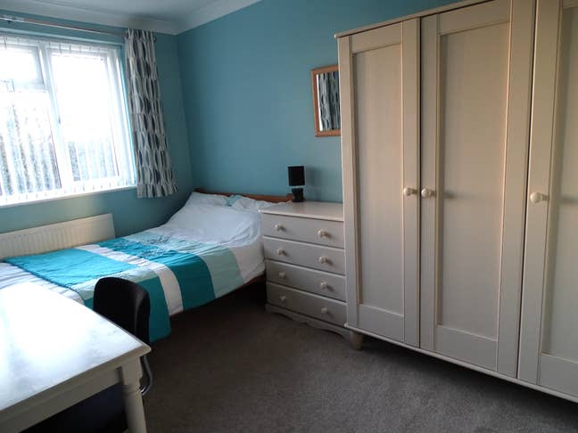 Double Room in Sociable Professional Houseshare Main Photo