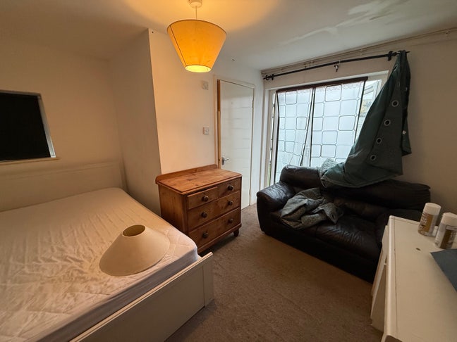 Nice ground floor garden room Main Photo