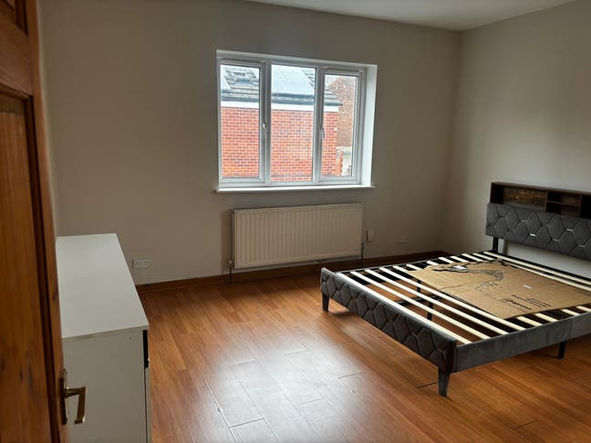 Double  bedroom  only  for woman
 Main Photo