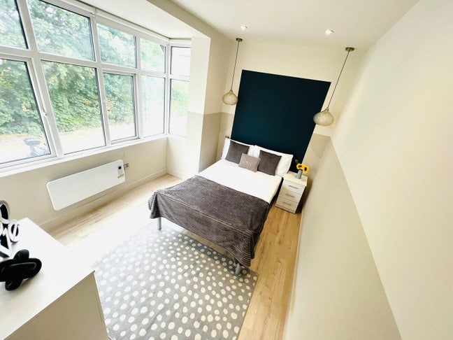 🛏️ Ensuite Room to let in- MITCHAM  Main Photo