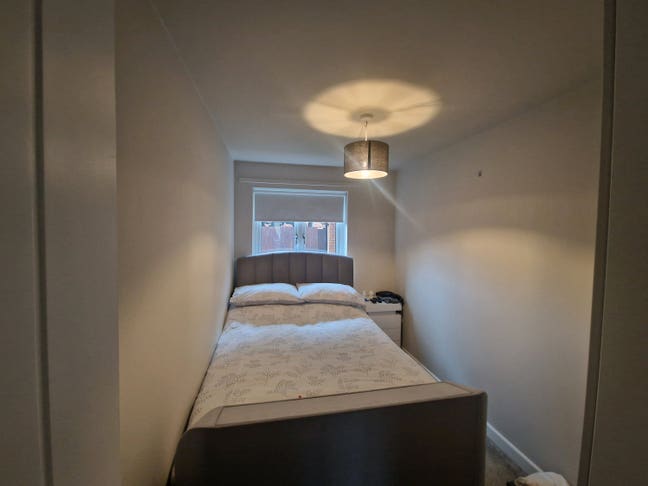 Small Double room available Main Photo
