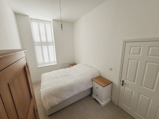 Bright airy ensuite double in village location Main Photo