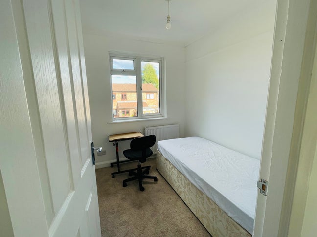 Single Room in South Harrow | Single Female | Bill Main Photo