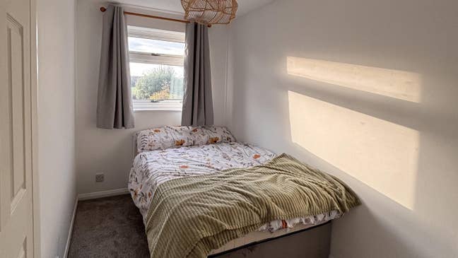 Roommate wanted - cozy double room available  Main Photo