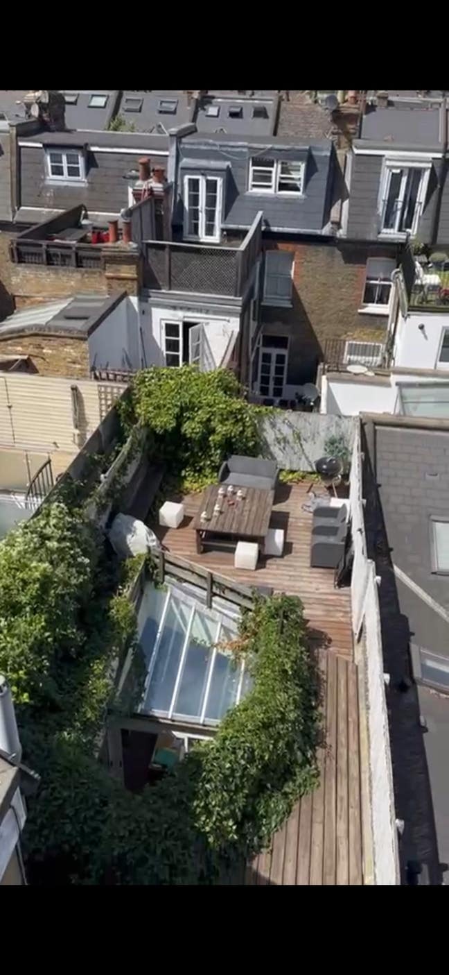 Large top floor double room with Juliette balcony Main Photo