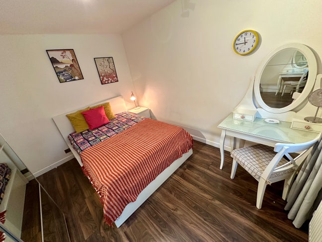 Incredible Offer-1B1B-Available Today-Clapham Junc Main Photo