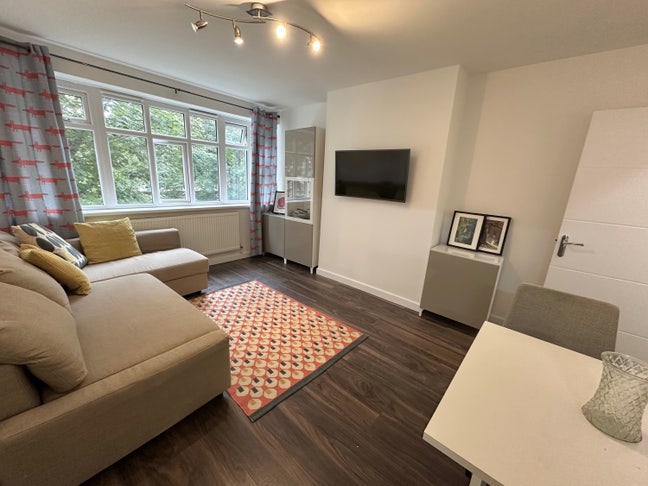 Incredible Offer-1B1B-Available Today-Clapham Junc Main Photo