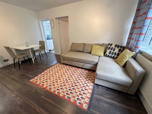 Incredible Offer-1B1B-Available Today-Clapham Junc Main Photo