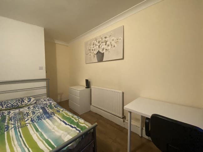 DBL RM+private garden+bills inc@ Devons Road Main Photo