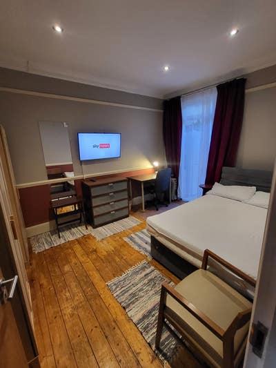 Huge Double in  Hammersmith Bills Included Main Photo