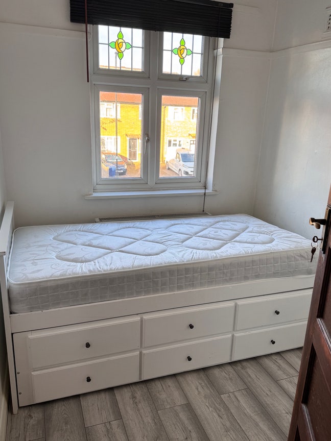 1 double room available NOW Main Photo