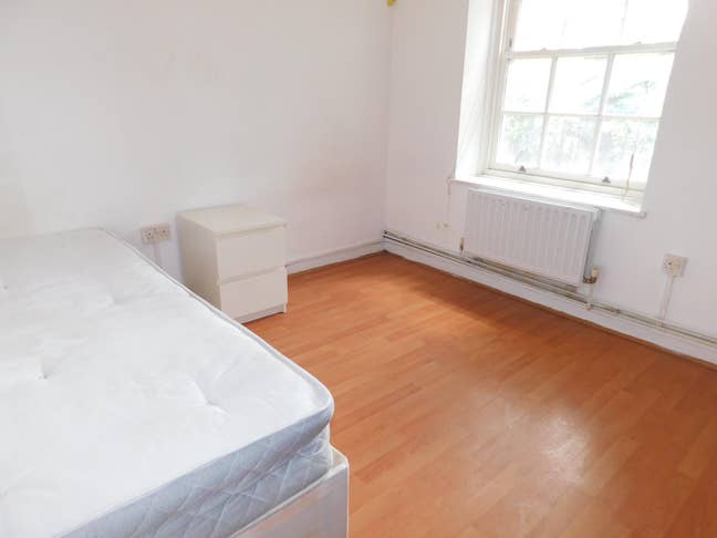 Double Room Available in Bow E3 *.* Main Photo