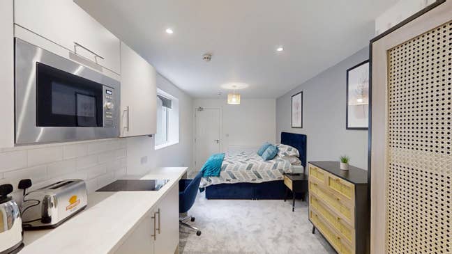 Studio rooms available with kitchenettes Main Photo