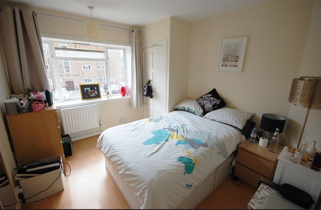 Double room in friendly house share Main Photo