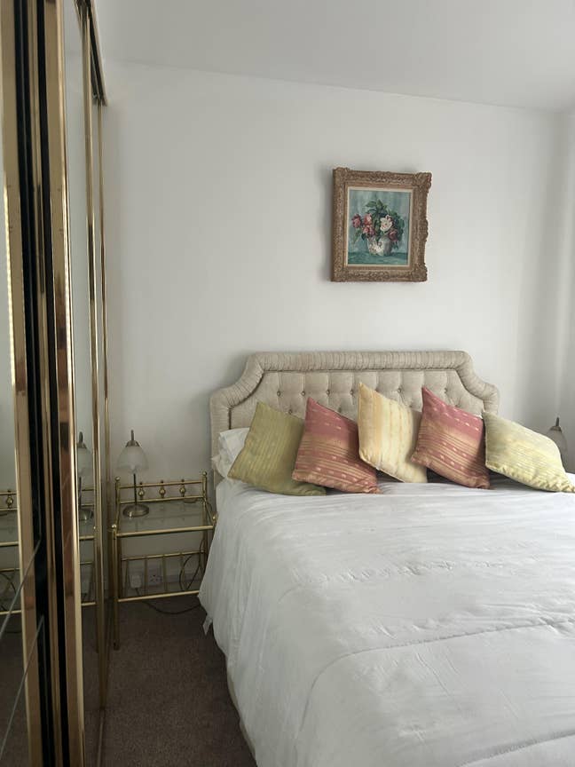 Warm/comfortable room for a tidy person Main Photo