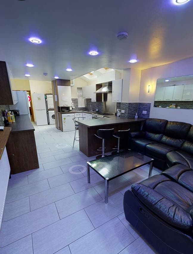 Fully furnished room for rent near Birmingham Univ Main Photo