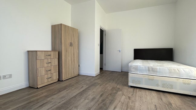 Newly Renovated Large Double in Finchley Main Photo