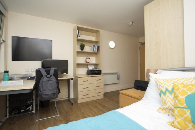 Looking for a full tenancy transfer ASAP Main Photo