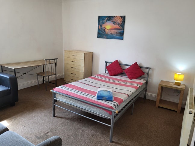Double Size Room close to Hospital & Town Centre  Main Photo