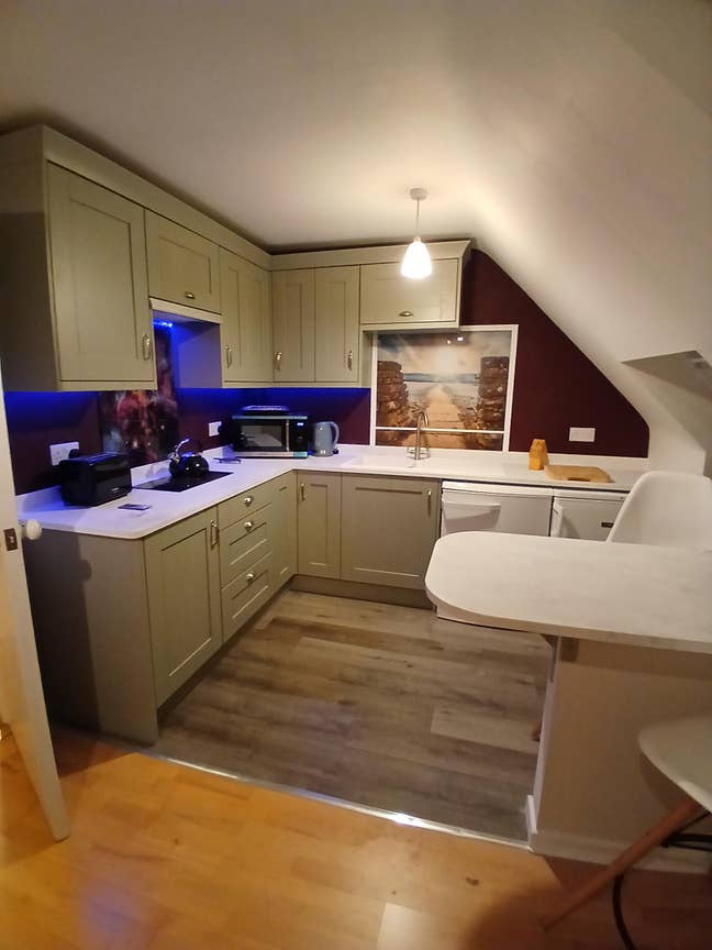 2nd floor flat for single occupancy  Main Photo