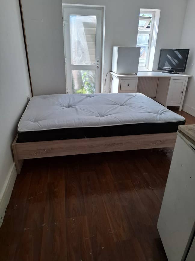 Studio to Rent– Refurbished Property, Hounslow Main Photo