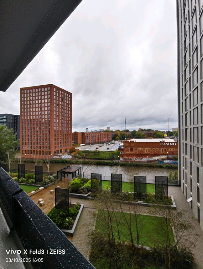 Nice Room with Riverview Main Photo