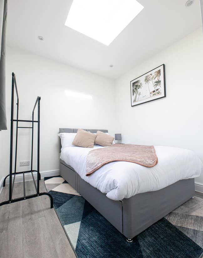 Modern Studio-private kitchen, bathroom and Garden Main Photo
