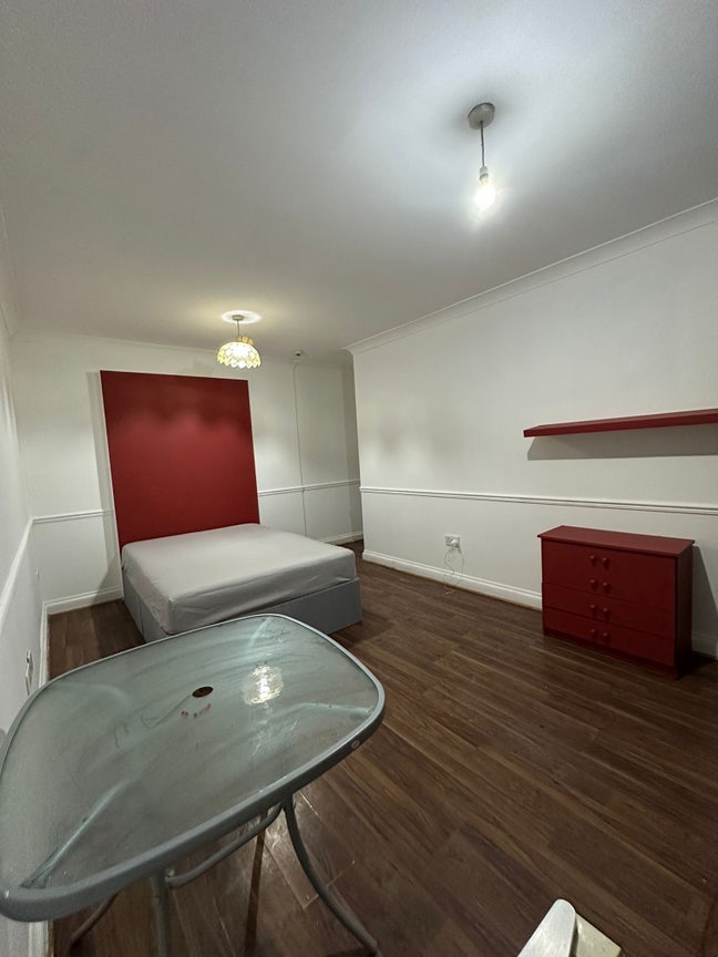 Room available in RM64NL Main Photo