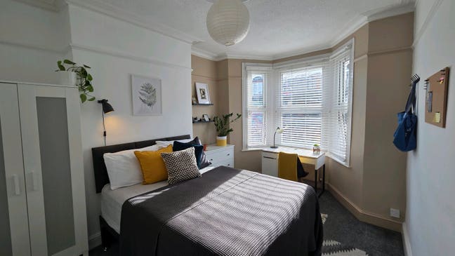 Sunlit Spacious Double Room Main Photo